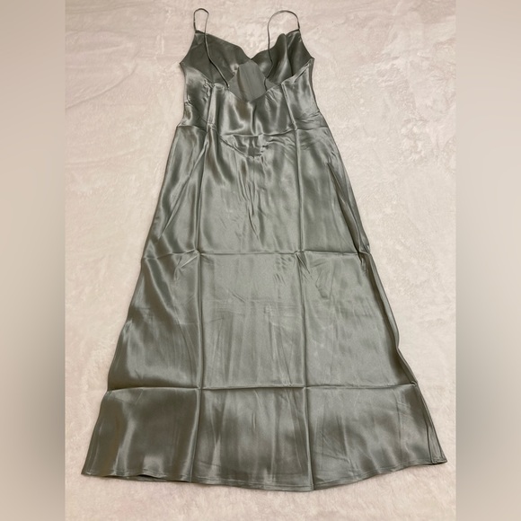 Silk Maison dress - Picture 2 of 4